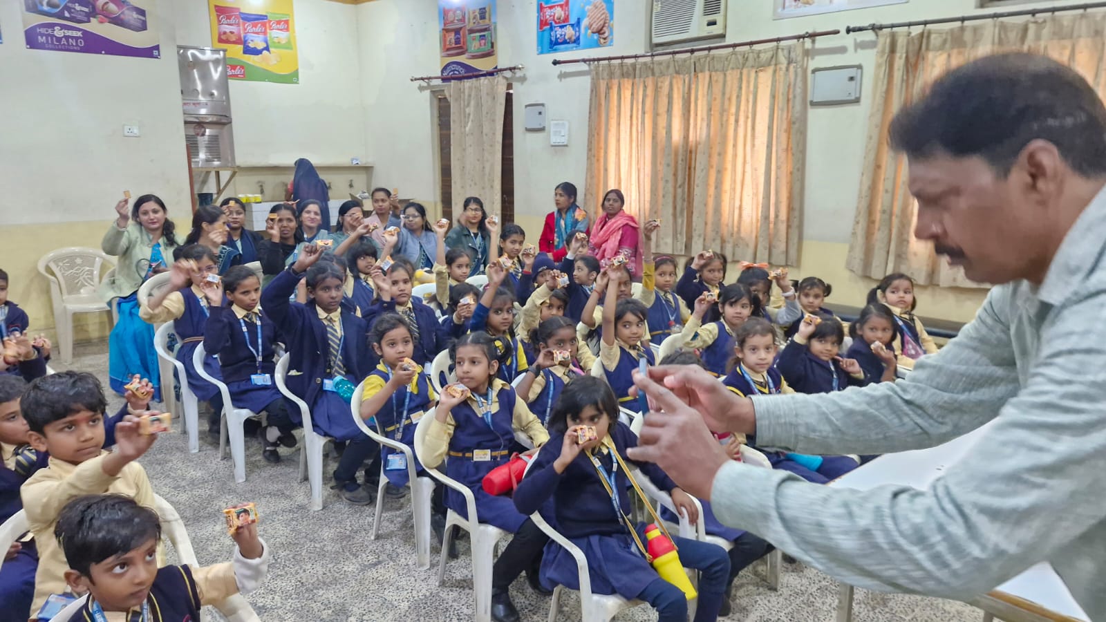 Students and teachers during their picnic visit